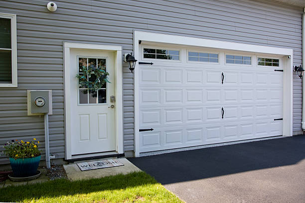 24/7 Emergency Garage Door Panel Replacement experts in Lake Linden, MI